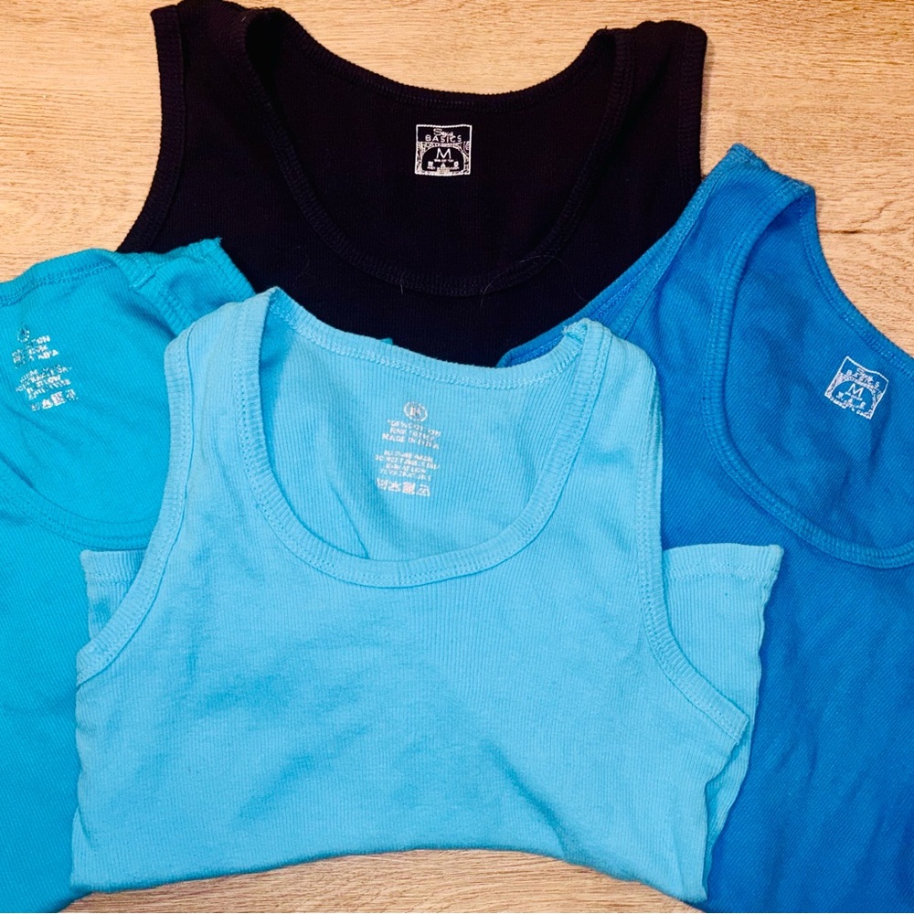 Bundle of 4 blue tank tops, ribbed, size medium